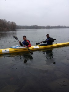 Jeff et Maxence sur les glaçons du lac de Miribel