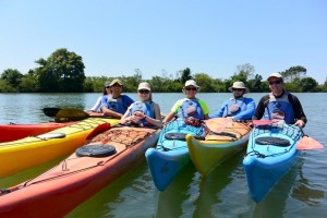 Visages heureux sur le Petit-Rhône à Saintes-Maries-de-la-Mer