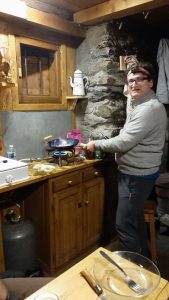 Hugo fait des bananes flambées